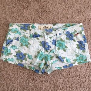 Cute white floral shorts Hollister